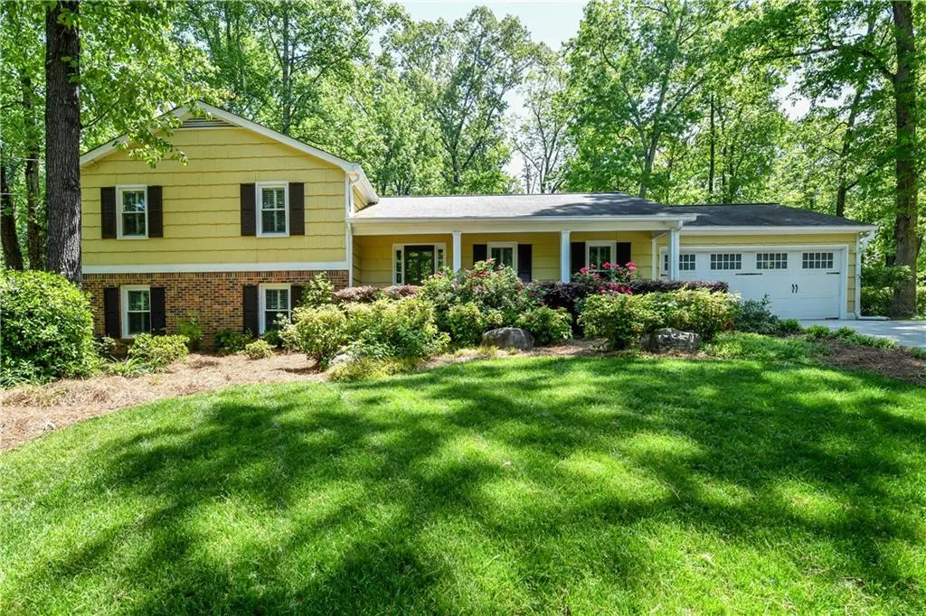 7215 Hunters Branch Drive, Sandy Springs, Georgia 30328, 4 Bedrooms Bedrooms, ,3 BathroomsBathrooms,Residential,Sold,7215 Hunters Branch Drive,6009596