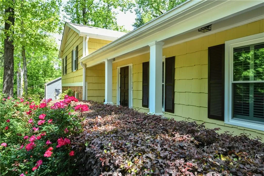7215 Hunters Branch Drive, Sandy Springs, Georgia 30328, 4 Bedrooms Bedrooms, ,3 BathroomsBathrooms,Residential,Sold,7215 Hunters Branch Drive,6009596
