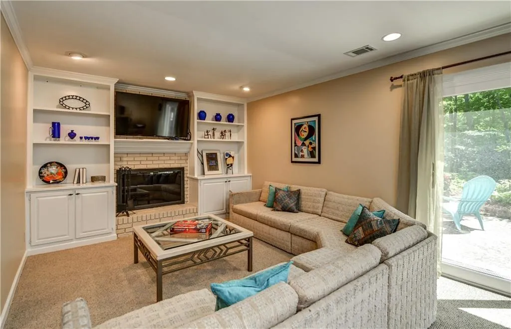 7215 Hunters Branch Drive, Sandy Springs, Georgia 30328, 4 Bedrooms Bedrooms, ,3 BathroomsBathrooms,Residential,Sold,7215 Hunters Branch Drive,6009596