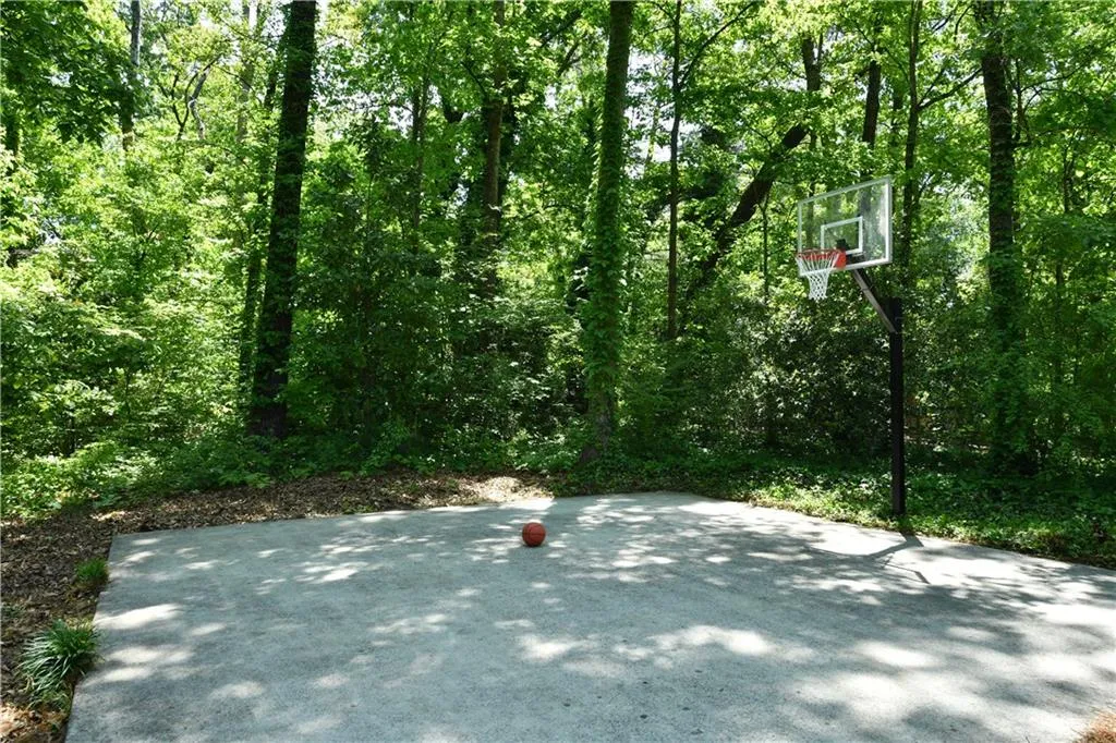 7215 Hunters Branch Drive, Sandy Springs, Georgia 30328, 4 Bedrooms Bedrooms, ,3 BathroomsBathrooms,Residential,Sold,7215 Hunters Branch Drive,6009596