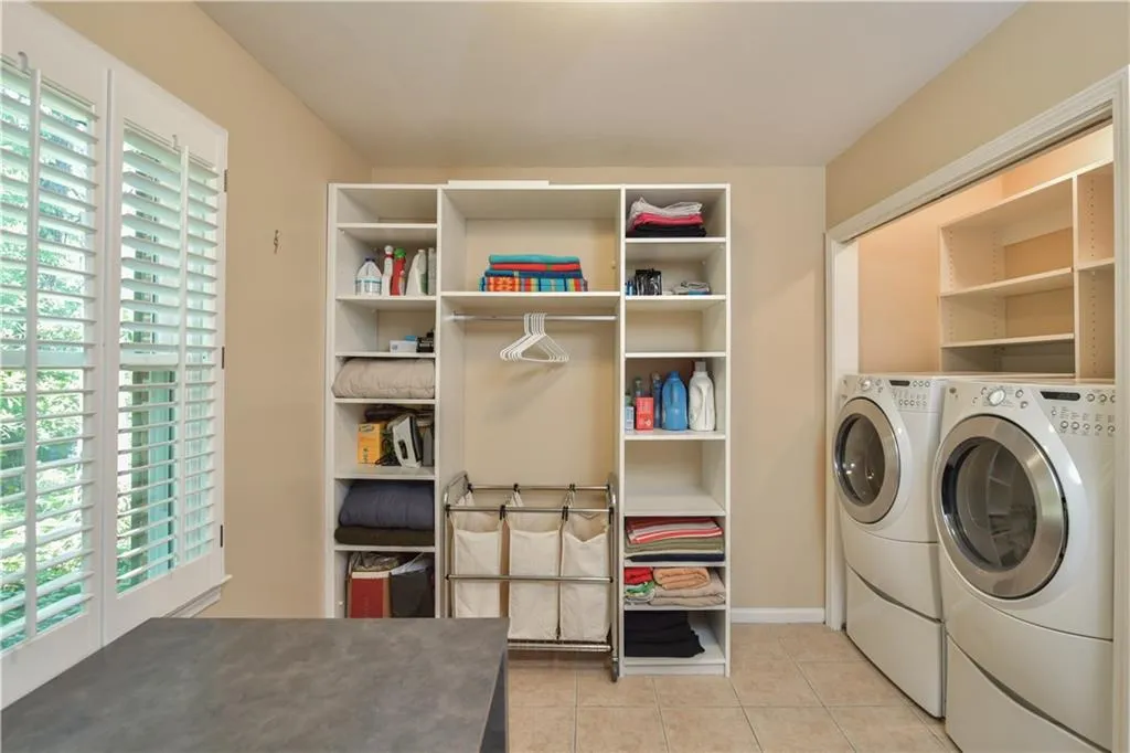 7215 Hunters Branch Drive, Sandy Springs, Georgia 30328, 4 Bedrooms Bedrooms, ,3 BathroomsBathrooms,Residential,Sold,7215 Hunters Branch Drive,6009596