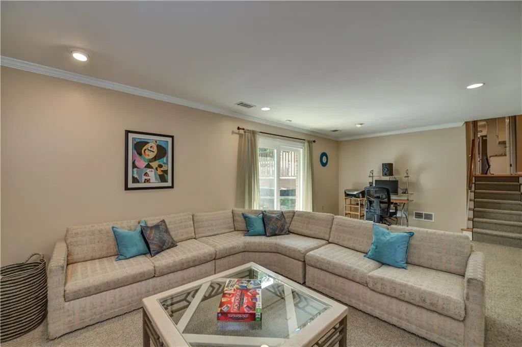 7215 Hunters Branch Drive, Sandy Springs, Georgia 30328, 4 Bedrooms Bedrooms, ,3 BathroomsBathrooms,Residential,Sold,7215 Hunters Branch Drive,6009596