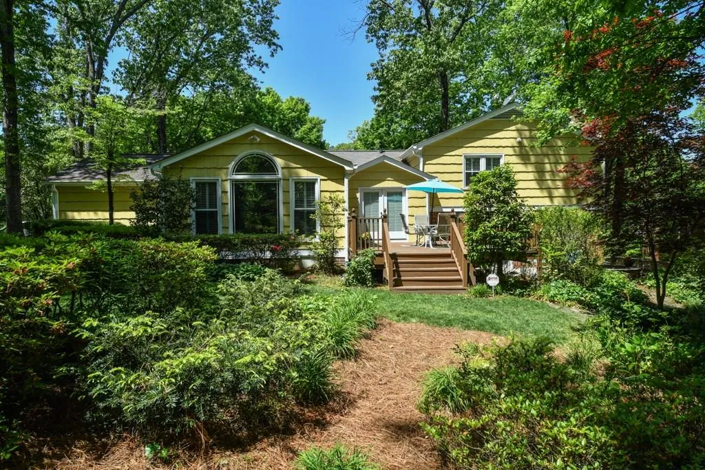 7215 Hunters Branch Drive, Sandy Springs, Georgia 30328, 4 Bedrooms Bedrooms, ,3 BathroomsBathrooms,Residential,Sold,7215 Hunters Branch Drive,6009596
