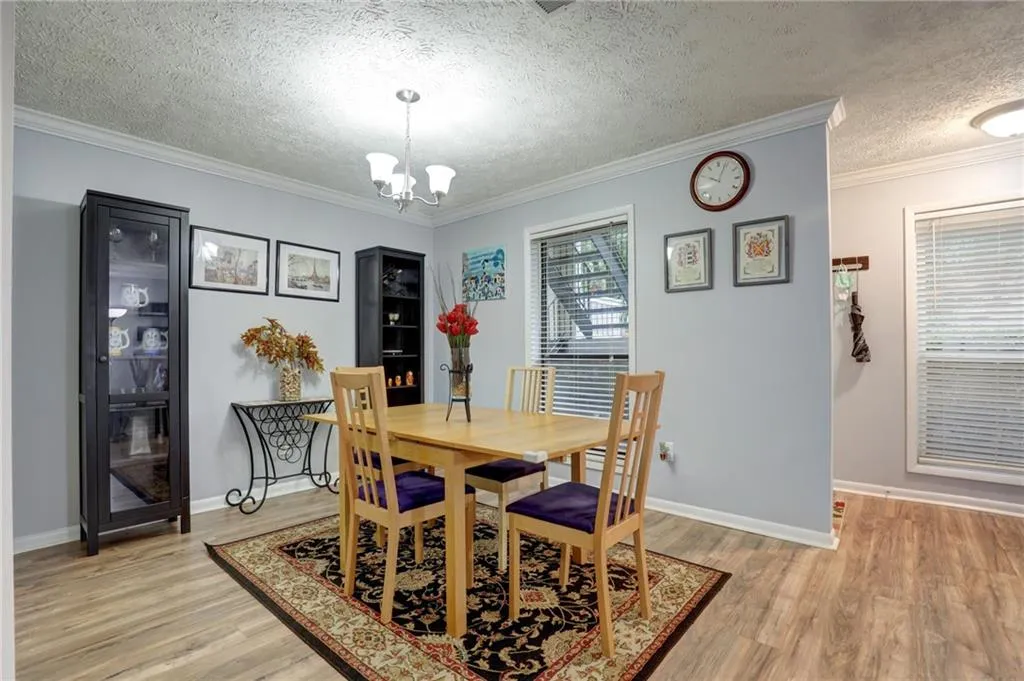 5137 Roswell Road Unit 5, Atlanta, Georgia 30342, 2 Bedrooms Bedrooms, ,2 BathroomsBathrooms,Residential,Sold,5137 Roswell Road Unit 5,6809234
