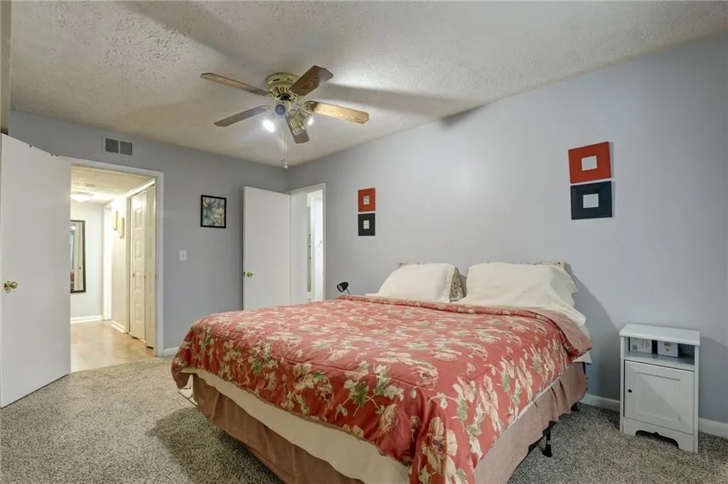 5137 Roswell Road Unit 5, Atlanta, Georgia 30342, 2 Bedrooms Bedrooms, ,2 BathroomsBathrooms,Residential,Sold,5137 Roswell Road Unit 5,6809234