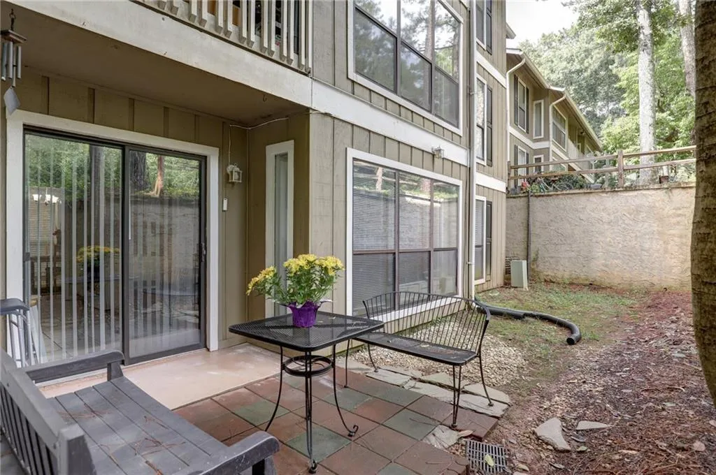 5137 Roswell Road Unit 5, Atlanta, Georgia 30342, 2 Bedrooms Bedrooms, ,2 BathroomsBathrooms,Residential,Sold,5137 Roswell Road Unit 5,6809234