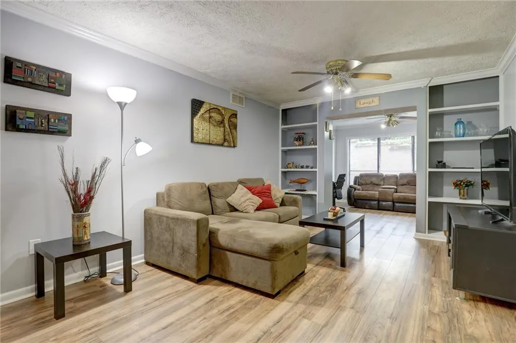 5137 Roswell Road Unit 5, Atlanta, Georgia 30342, 2 Bedrooms Bedrooms, ,2 BathroomsBathrooms,Residential,Sold,5137 Roswell Road Unit 5,6809234