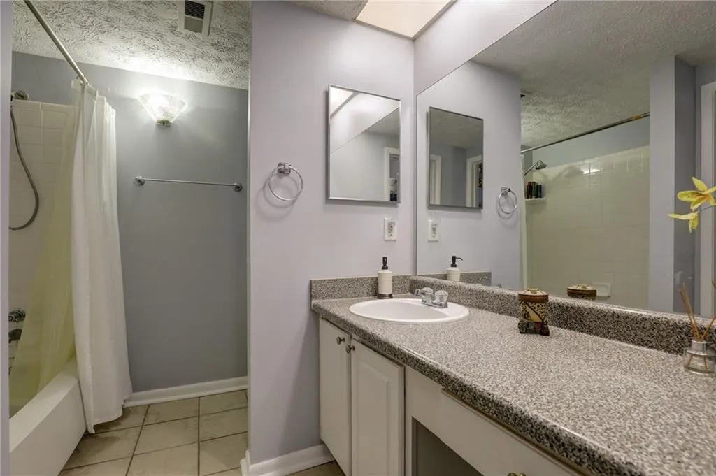 5137 Roswell Road Unit 5, Atlanta, Georgia 30342, 2 Bedrooms Bedrooms, ,2 BathroomsBathrooms,Residential,Sold,5137 Roswell Road Unit 5,6809234