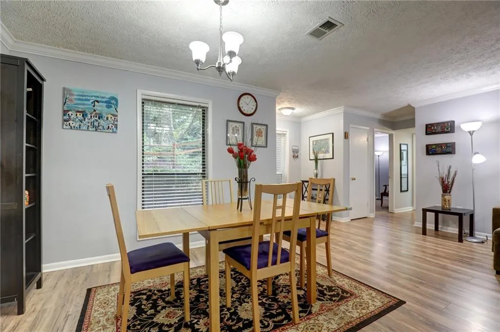5137 Roswell Road Unit 5, Atlanta, Georgia 30342, 2 Bedrooms Bedrooms, ,2 BathroomsBathrooms,Residential,Sold,5137 Roswell Road Unit 5,6809234