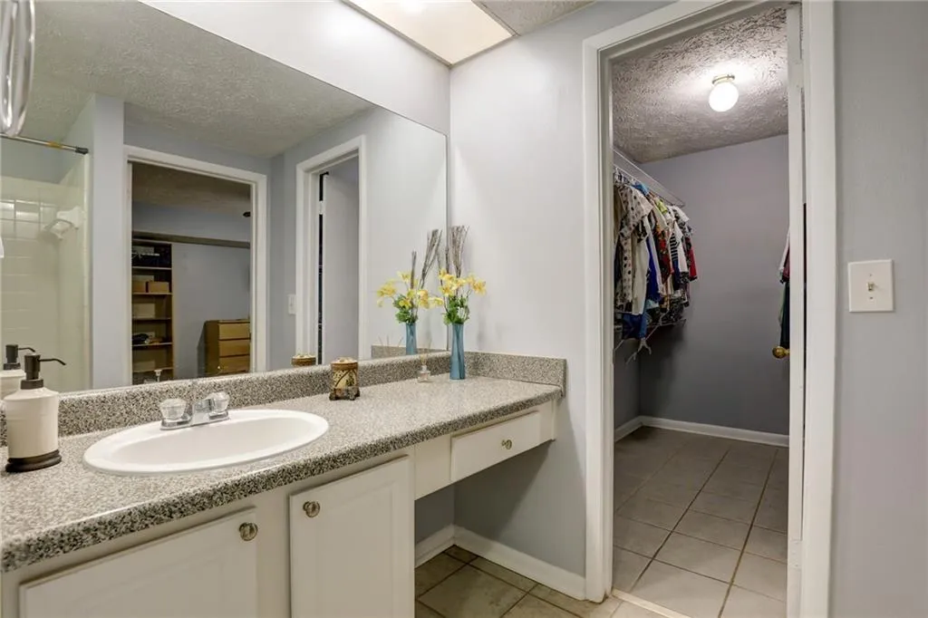 5137 Roswell Road Unit 5, Atlanta, Georgia 30342, 2 Bedrooms Bedrooms, ,2 BathroomsBathrooms,Residential,Sold,5137 Roswell Road Unit 5,6809234