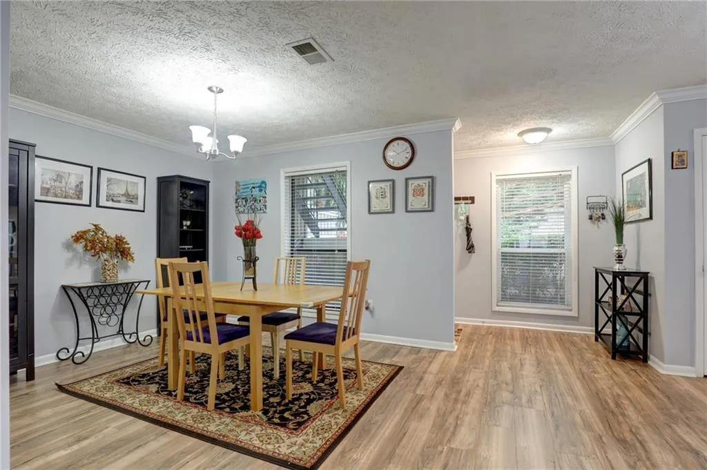 5137 Roswell Road Unit 5, Atlanta, Georgia 30342, 2 Bedrooms Bedrooms, ,2 BathroomsBathrooms,Residential,Sold,5137 Roswell Road Unit 5,6809234