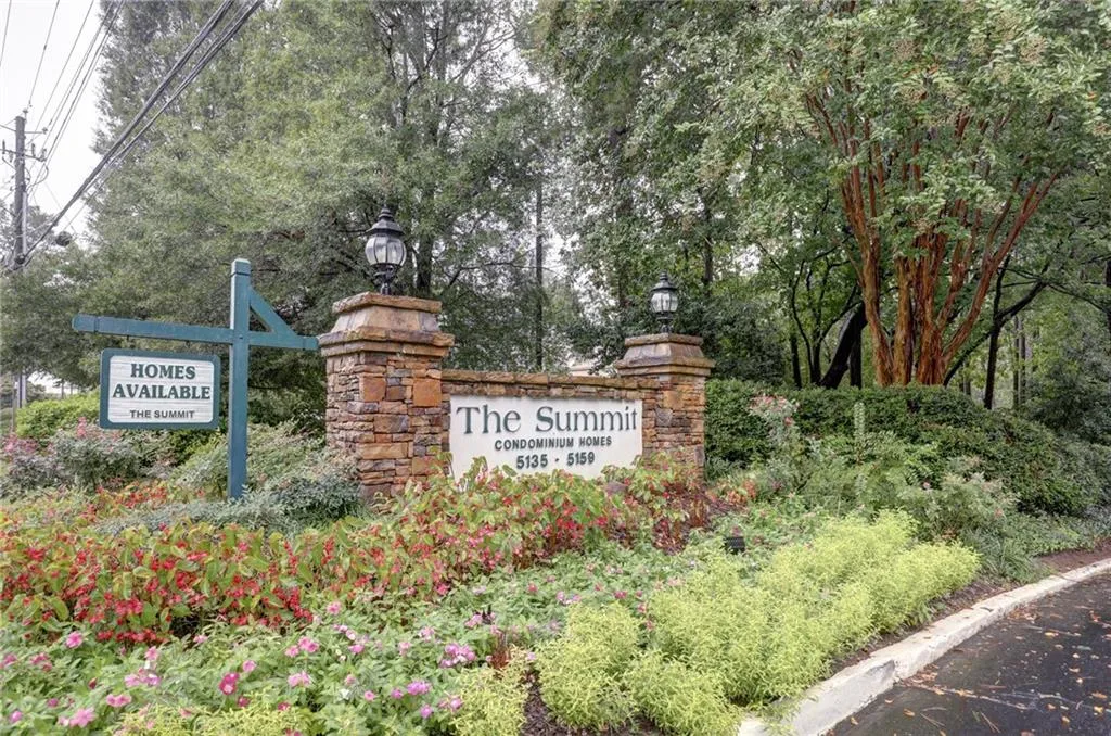 5137 Roswell Road Unit 5, Atlanta, Georgia 30342, 2 Bedrooms Bedrooms, ,2 BathroomsBathrooms,Residential,Sold,5137 Roswell Road Unit 5,6809234