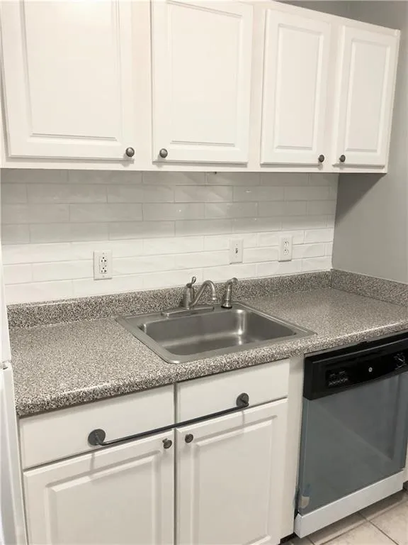 5137 Roswell Road Unit 5, Atlanta, Georgia 30342, 2 Bedrooms Bedrooms, ,2 BathroomsBathrooms,Residential,Sold,5137 Roswell Road Unit 5,6809234