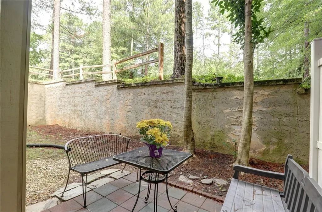 5137 Roswell Road Unit 5, Atlanta, Georgia 30342, 2 Bedrooms Bedrooms, ,2 BathroomsBathrooms,Residential,Sold,5137 Roswell Road Unit 5,6809234