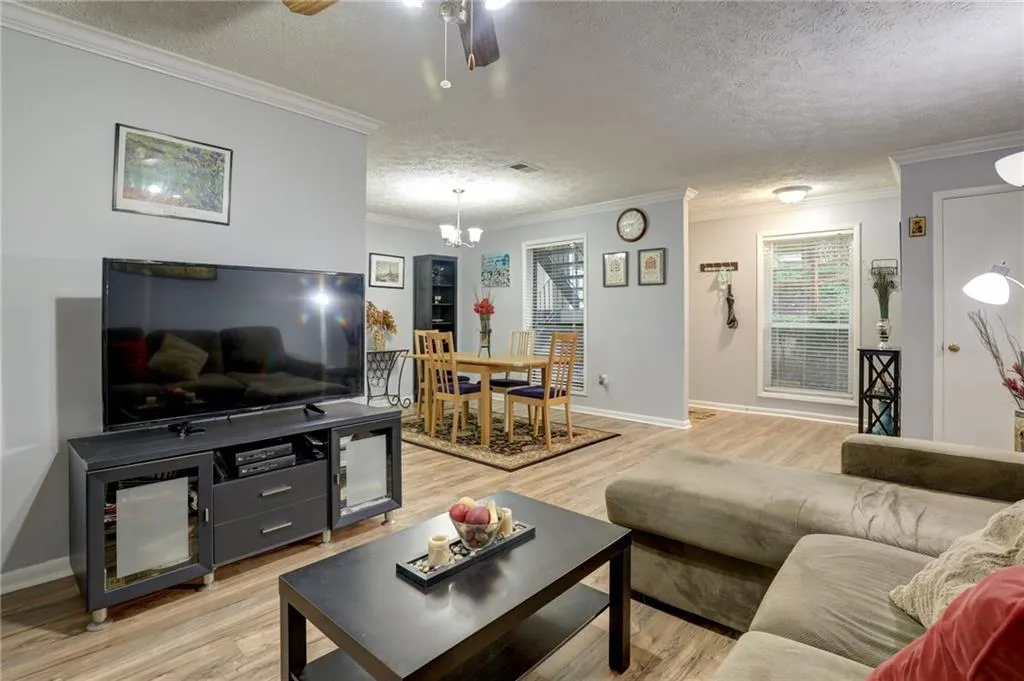 5137 Roswell Road Unit 5, Atlanta, Georgia 30342, 2 Bedrooms Bedrooms, ,2 BathroomsBathrooms,Residential,Sold,5137 Roswell Road Unit 5,6809234