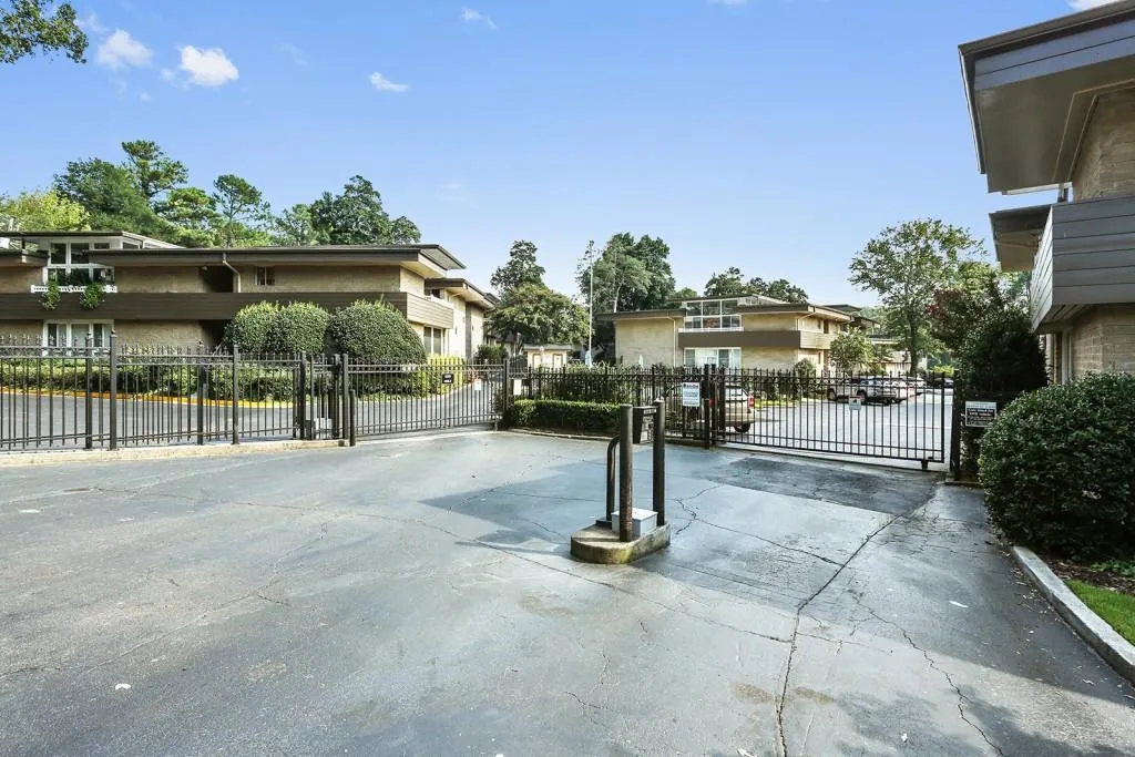 346 Carpenter Drive Unit 62, Atlanta, Georgia 30328, 2 Bedrooms Bedrooms, ,2 BathroomsBathrooms,Residential,Sold,346 Carpenter Drive Unit 62,5910665