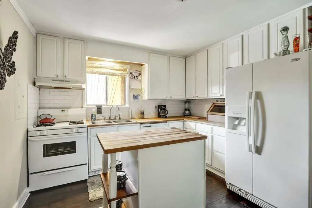 346 Carpenter Drive Unit 62, Atlanta, Georgia 30328, 2 Bedrooms Bedrooms, ,2 BathroomsBathrooms,Residential,Sold,346 Carpenter Drive Unit 62,5910665