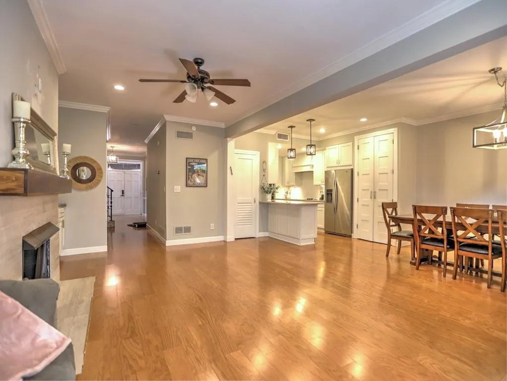 18 Willow Glen Ne Unit 18, Atlanta, Georgia 30342, 4 Bedrooms Bedrooms, ,3 BathroomsBathrooms,Residential,Sold,18 Willow Glen Ne Unit 18,7274446