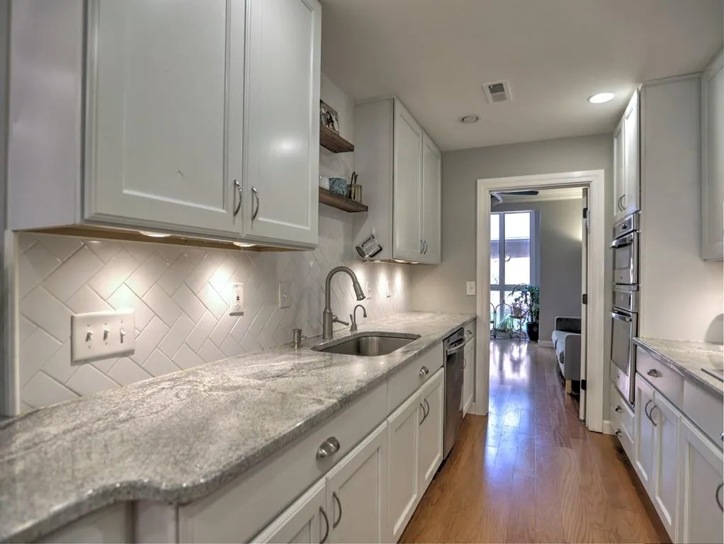 18 Willow Glen Ne Unit 18, Atlanta, Georgia 30342, 4 Bedrooms Bedrooms, ,3 BathroomsBathrooms,Residential,Sold,18 Willow Glen Ne Unit 18,7274446