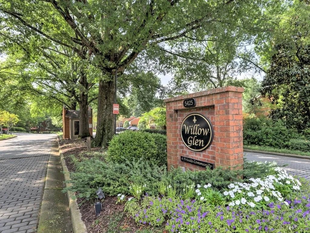 18 Willow Glen Ne Unit 18, Atlanta, Georgia 30342, 4 Bedrooms Bedrooms, ,3 BathroomsBathrooms,Residential,Sold,18 Willow Glen Ne Unit 18,7274446