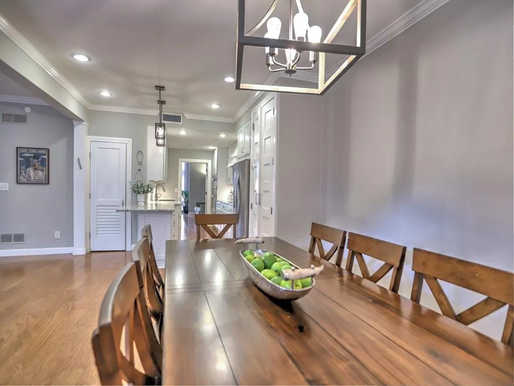 18 Willow Glen Ne Unit 18, Atlanta, Georgia 30342, 4 Bedrooms Bedrooms, ,3 BathroomsBathrooms,Residential,Sold,18 Willow Glen Ne Unit 18,7274446