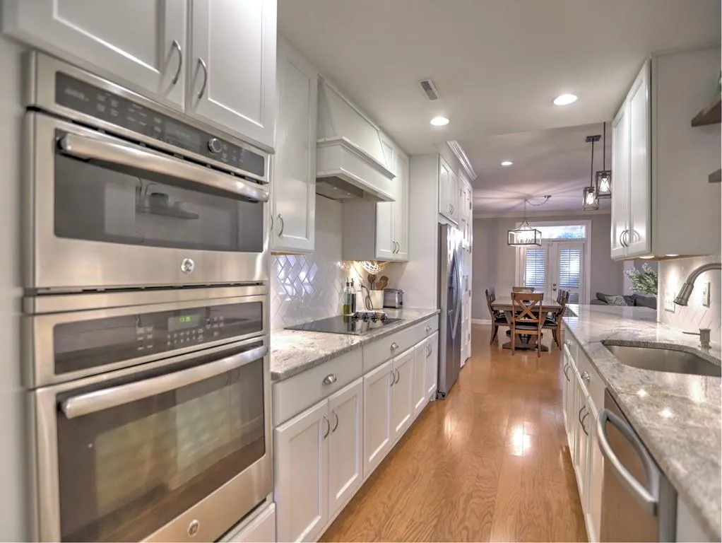 18 Willow Glen Ne Unit 18, Atlanta, Georgia 30342, 4 Bedrooms Bedrooms, ,3 BathroomsBathrooms,Residential,Sold,18 Willow Glen Ne Unit 18,7274446