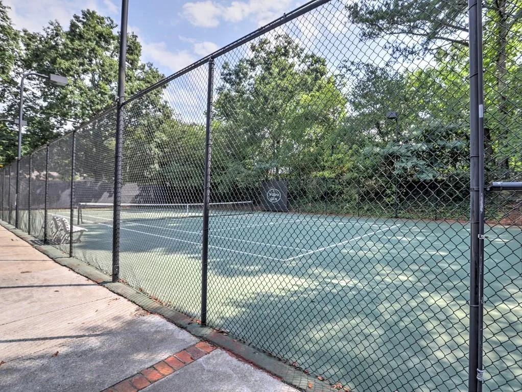 18 Willow Glen Ne Unit 18, Atlanta, Georgia 30342, 4 Bedrooms Bedrooms, ,3 BathroomsBathrooms,Residential,Sold,18 Willow Glen Ne Unit 18,7274446