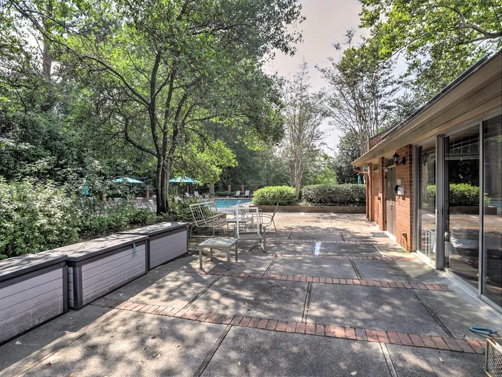 18 Willow Glen Ne Unit 18, Atlanta, Georgia 30342, 4 Bedrooms Bedrooms, ,3 BathroomsBathrooms,Residential,Sold,18 Willow Glen Ne Unit 18,7274446