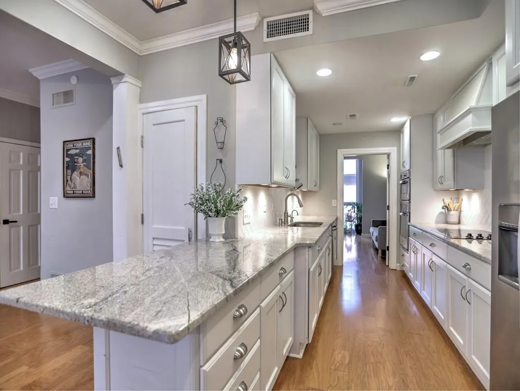 18 Willow Glen Ne Unit 18, Atlanta, Georgia 30342, 4 Bedrooms Bedrooms, ,3 BathroomsBathrooms,Residential,Sold,18 Willow Glen Ne Unit 18,7274446