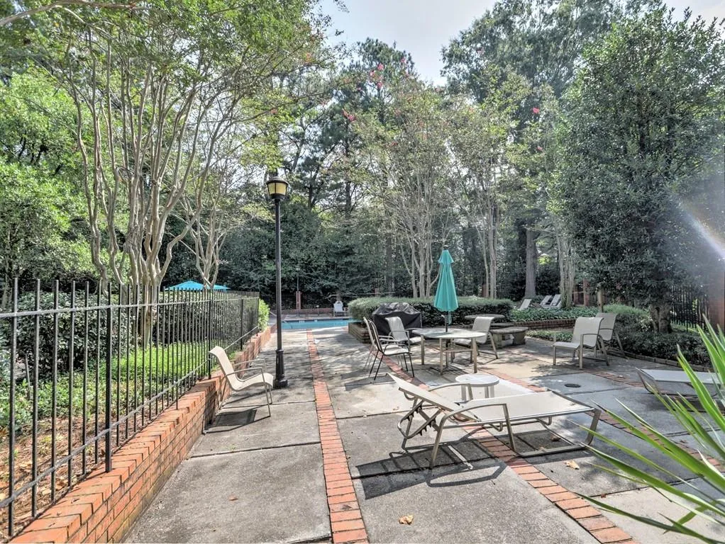 18 Willow Glen Ne Unit 18, Atlanta, Georgia 30342, 4 Bedrooms Bedrooms, ,3 BathroomsBathrooms,Residential,Sold,18 Willow Glen Ne Unit 18,7274446