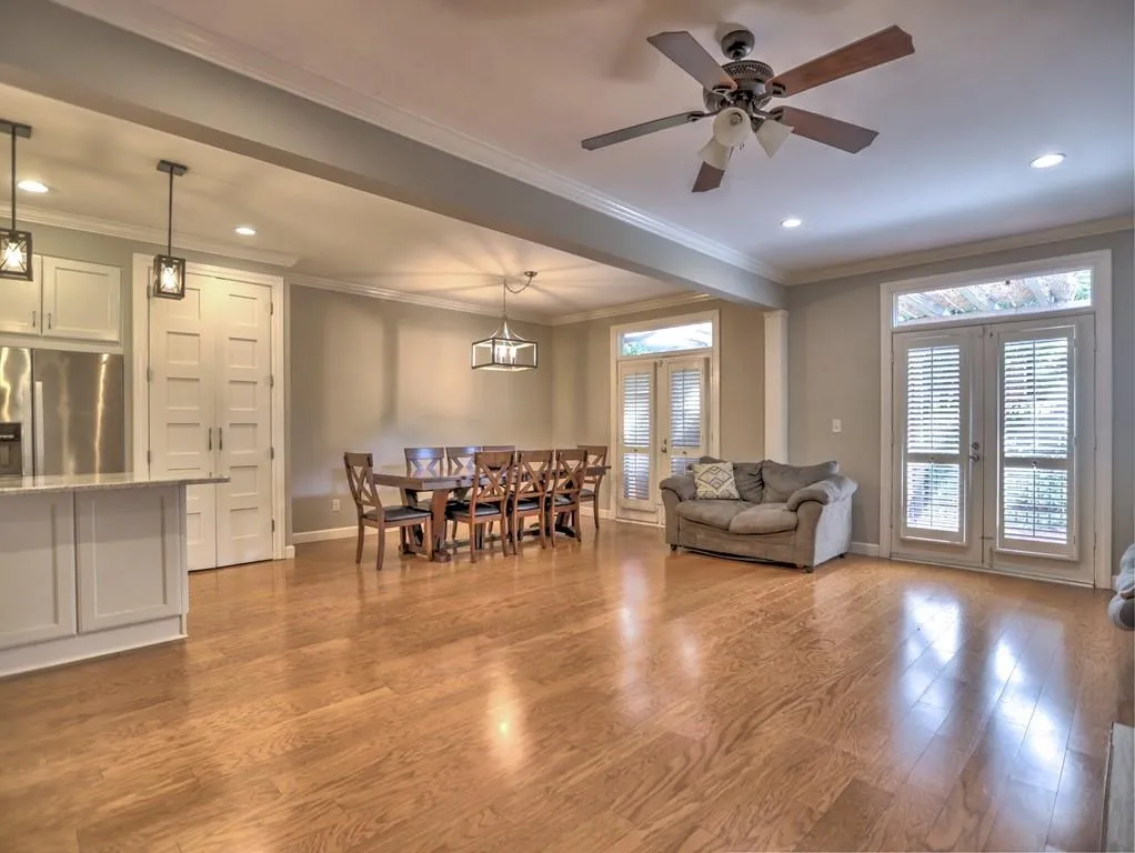 18 Willow Glen Ne Unit 18, Atlanta, Georgia 30342, 4 Bedrooms Bedrooms, ,3 BathroomsBathrooms,Residential,Sold,18 Willow Glen Ne Unit 18,7274446