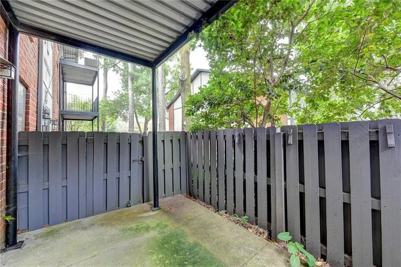 6851 Roswell Road Unit P2, Sandy Springs, Georgia 30328, 2 Bedrooms Bedrooms, ,2 BathroomsBathrooms,Residential,Sold,6851 Roswell Road Unit P2,6964187