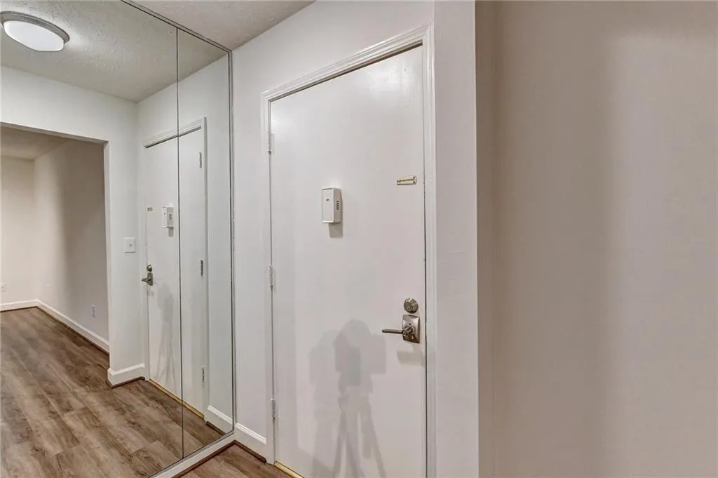 6851 Roswell Road Unit P2, Sandy Springs, Georgia 30328, 2 Bedrooms Bedrooms, ,2 BathroomsBathrooms,Residential,Sold,6851 Roswell Road Unit P2,6964187