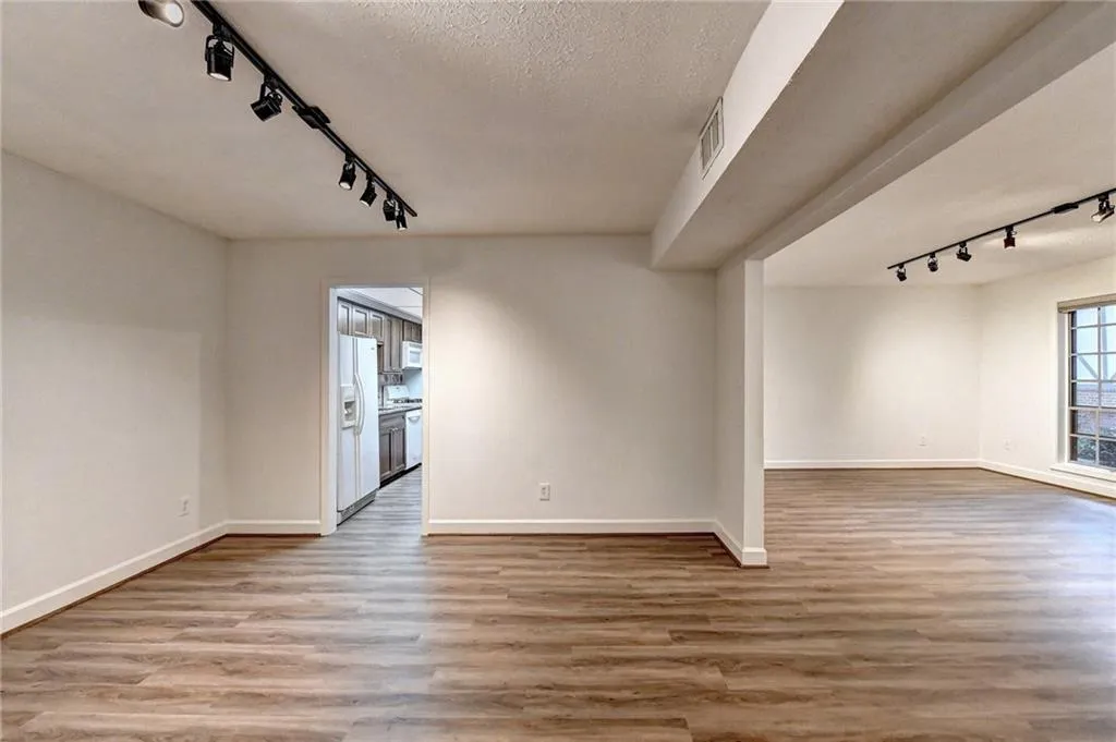 6851 Roswell Road Unit P2, Sandy Springs, Georgia 30328, 2 Bedrooms Bedrooms, ,2 BathroomsBathrooms,Residential,Sold,6851 Roswell Road Unit P2,6964187