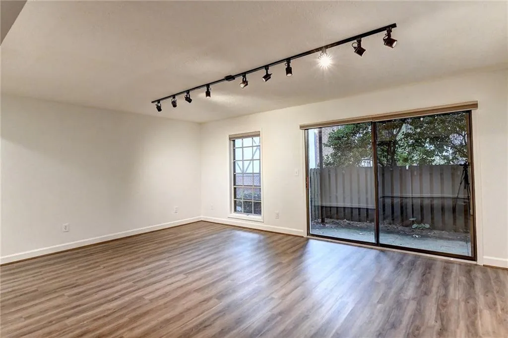 6851 Roswell Road Unit P2, Sandy Springs, Georgia 30328, 2 Bedrooms Bedrooms, ,2 BathroomsBathrooms,Residential,Sold,6851 Roswell Road Unit P2,6964187