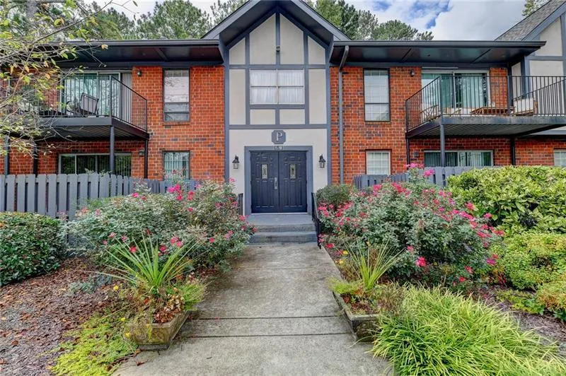 6851 Roswell Road Unit P2, Sandy Springs, Georgia 30328, 2 Bedrooms Bedrooms, ,2 BathroomsBathrooms,Residential,Sold,6851 Roswell Road Unit P2,6964187