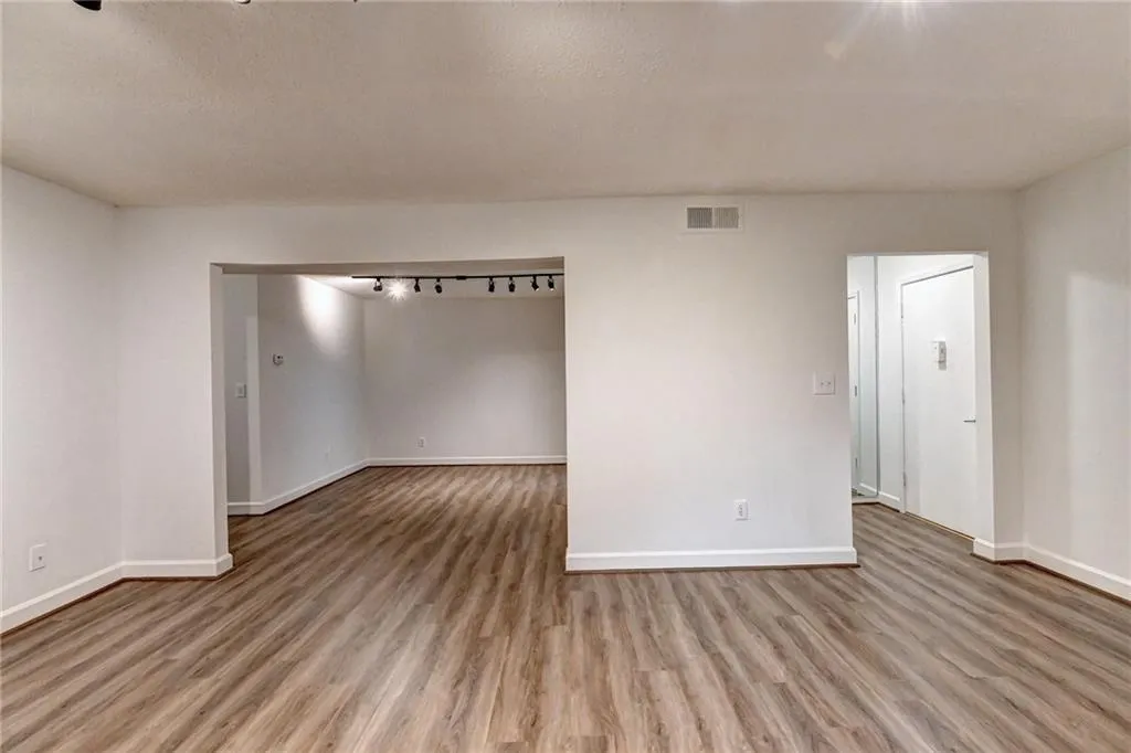 6851 Roswell Road Unit P2, Sandy Springs, Georgia 30328, 2 Bedrooms Bedrooms, ,2 BathroomsBathrooms,Residential,Sold,6851 Roswell Road Unit P2,6964187