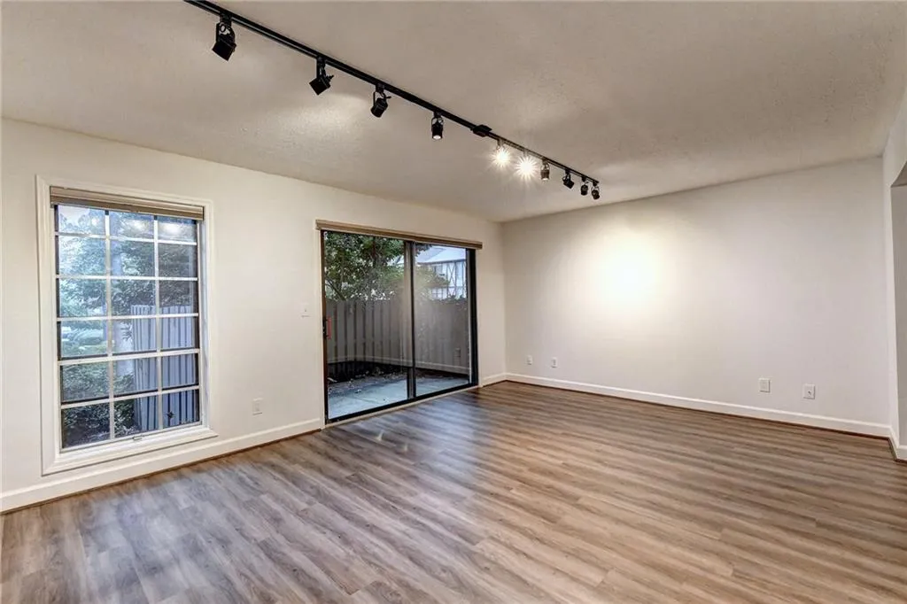 6851 Roswell Road Unit P2, Sandy Springs, Georgia 30328, 2 Bedrooms Bedrooms, ,2 BathroomsBathrooms,Residential,Sold,6851 Roswell Road Unit P2,6964187