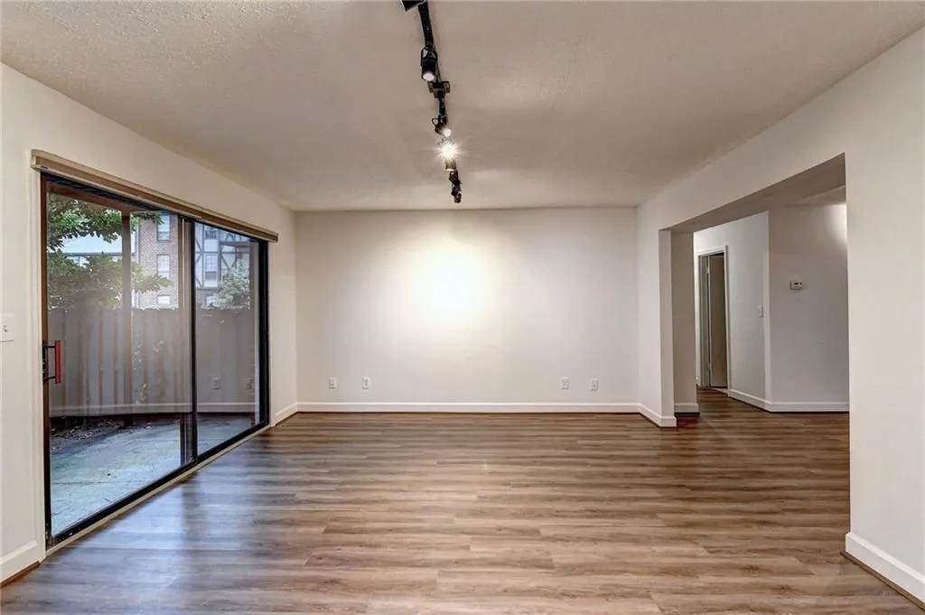 6851 Roswell Road Unit P2, Sandy Springs, Georgia 30328, 2 Bedrooms Bedrooms, ,2 BathroomsBathrooms,Residential,Sold,6851 Roswell Road Unit P2,6964187