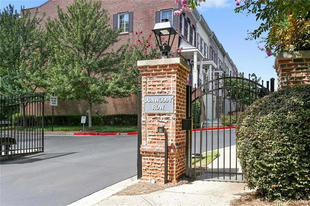 925 Persimmon Point, Sandy Springs, Georgia 30328, 2 Bedrooms Bedrooms, ,2 BathroomsBathrooms,Residential,Sold,925 Persimmon Point,6769832