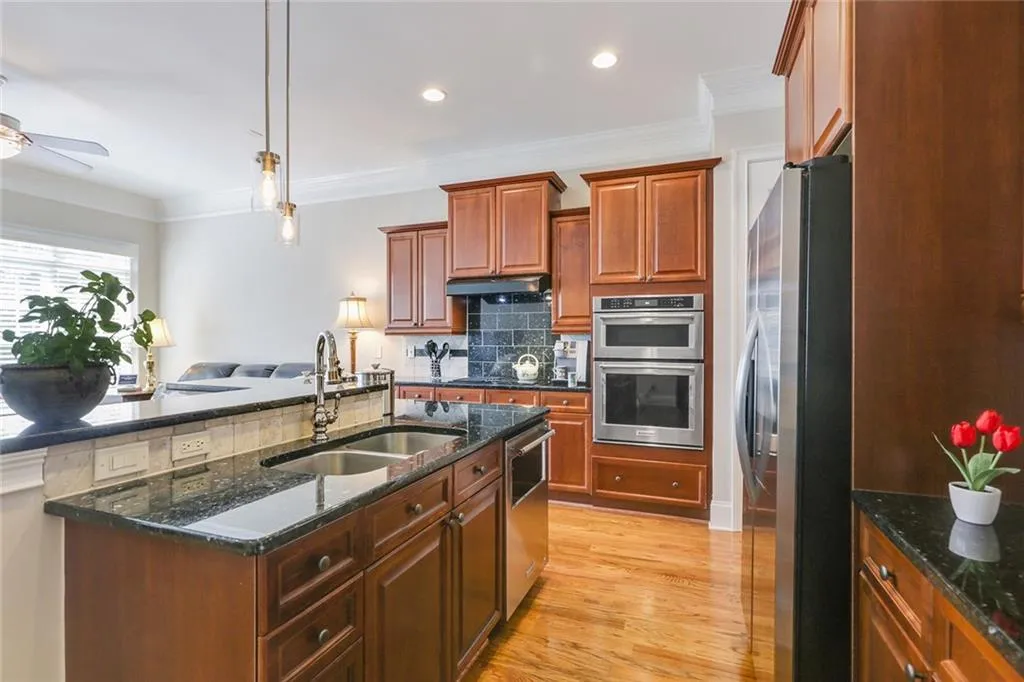 925 Persimmon Point, Sandy Springs, Georgia 30328, 2 Bedrooms Bedrooms, ,2 BathroomsBathrooms,Residential,Sold,925 Persimmon Point,6769832