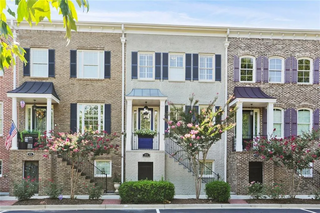 925 Persimmon Point, Sandy Springs, Georgia 30328, 2 Bedrooms Bedrooms, ,2 BathroomsBathrooms,Residential,Sold,925 Persimmon Point,6769832