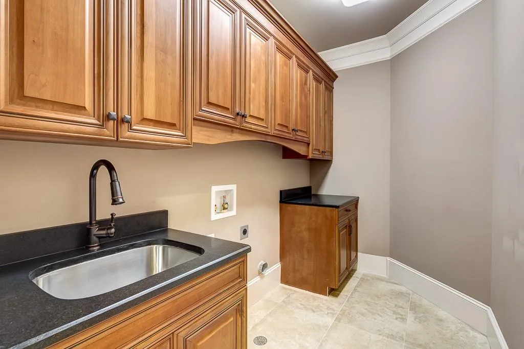 290 Hedden Street Ne, Atlanta, Georgia 30342, 6 Bedrooms Bedrooms, ,5 BathroomsBathrooms,Residential,Sold,290 Hedden Street Ne,5612741
