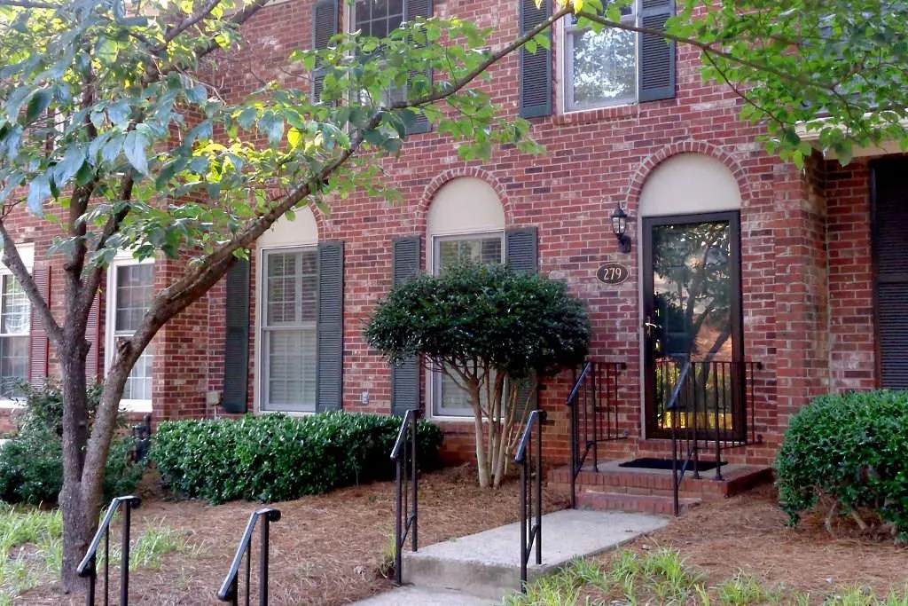 279 The South Chace Unit 279, Sandy Springs, Georgia 30328, 3 Bedrooms Bedrooms, ,2 BathroomsBathrooms,Residential,Sold,279 The South Chace Unit 279,5868039