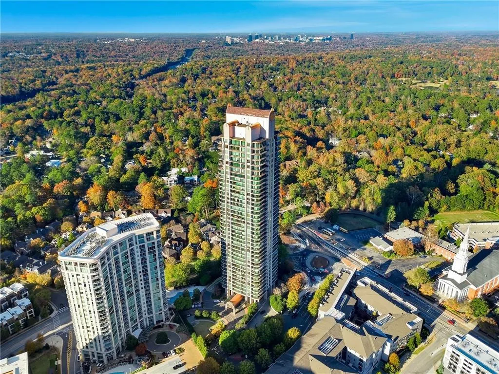 Cultural enrichment at Atlanta History Center with historic homes & gardens nearby.