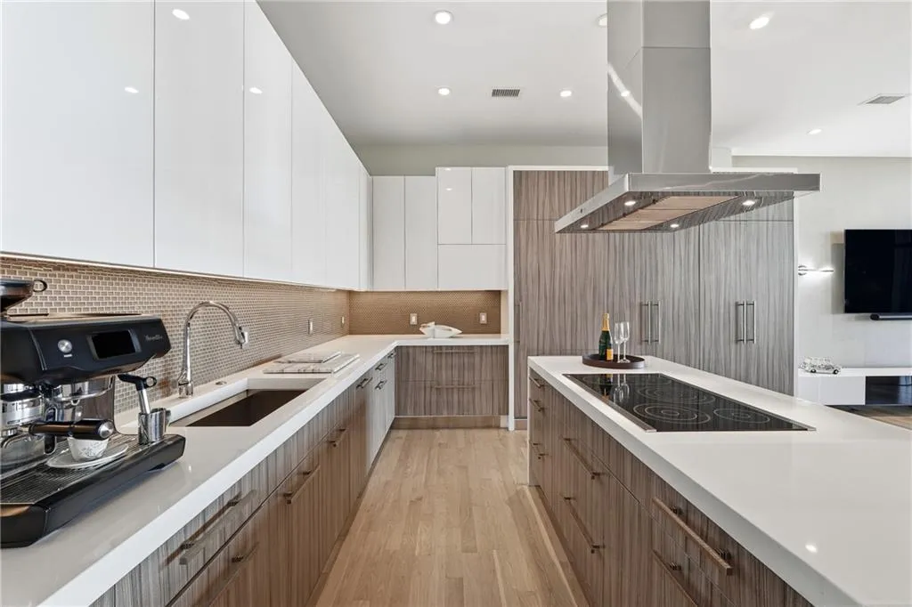 750 Park Avenue Ne Unit 37e, Atlanta, Georgia 30326, 2 Bedrooms Bedrooms, 0 ,2 BathroomsBathrooms,Residential,For Sale,750 Park Avenue Ne Unit 37e,7728982