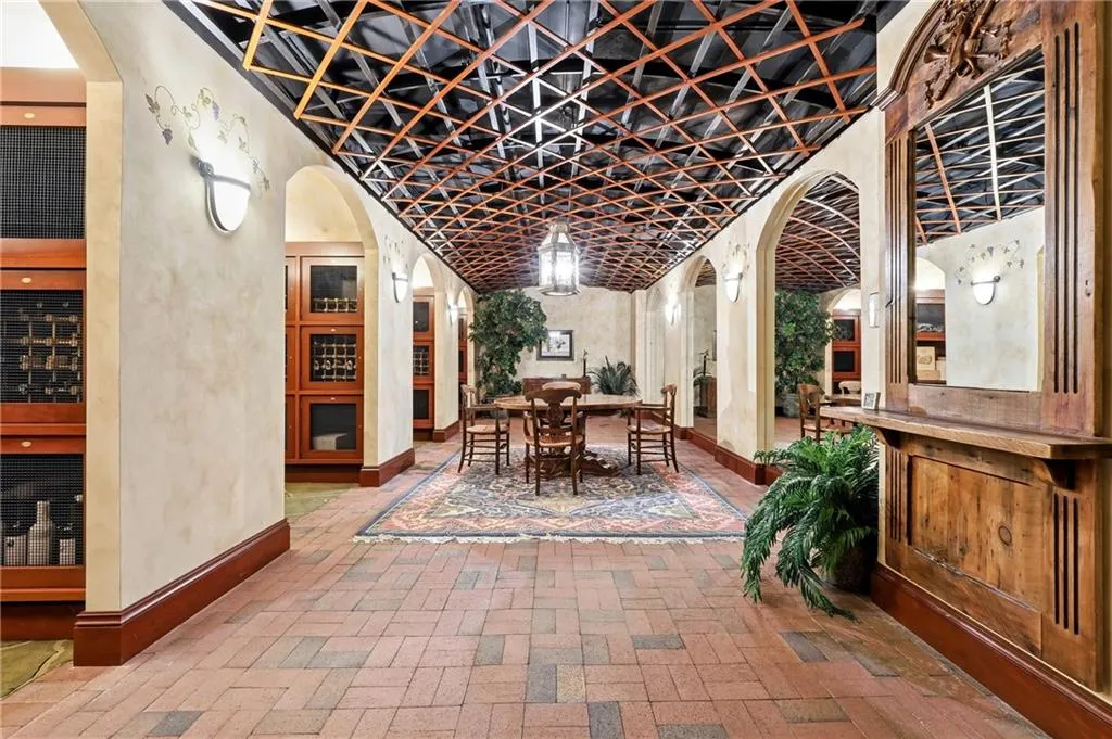 Enjoy a private locker and enjoy easy access, just steps from the lobby.