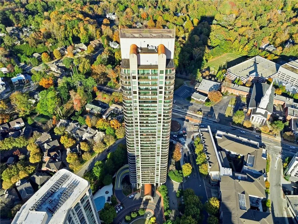 Immediate access to wellness & spa-culture with high-end spa options in the neighborhood