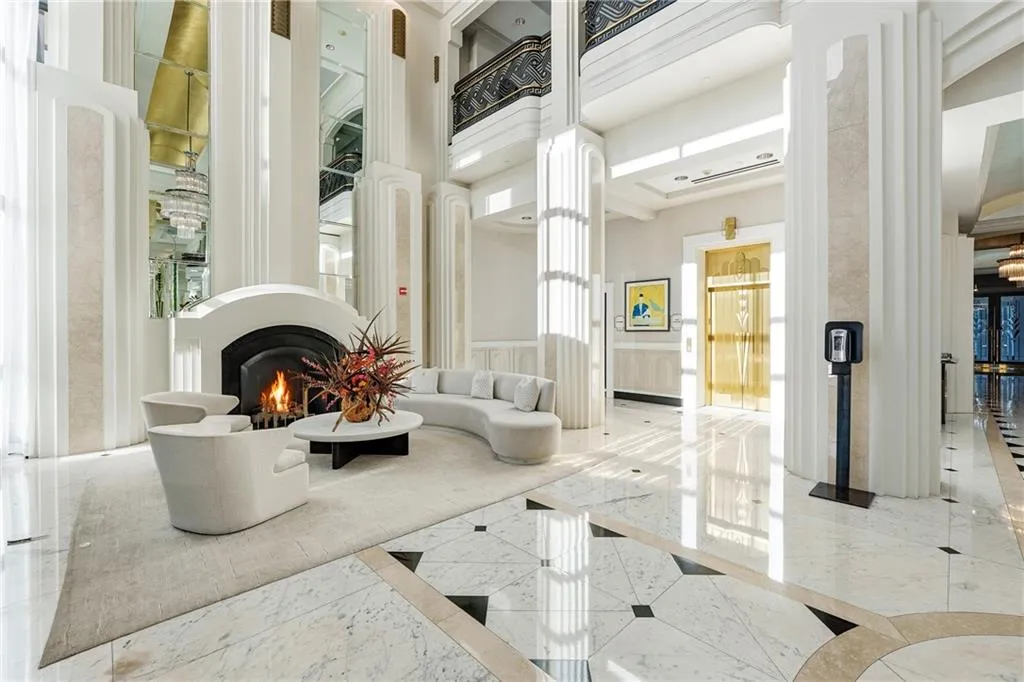 The building has been recently renovated, and the community lobby showcases high ceilings and a stunnuing look.