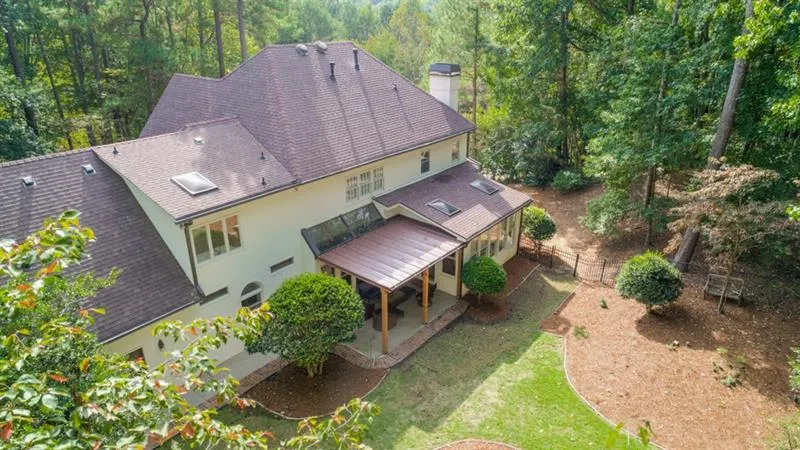 5500 Glen Errol Road, Atlanta, Georgia 30327, 5 Bedrooms Bedrooms, ,4 BathroomsBathrooms,Residential,Sold,5500 Glen Errol Road,6641137